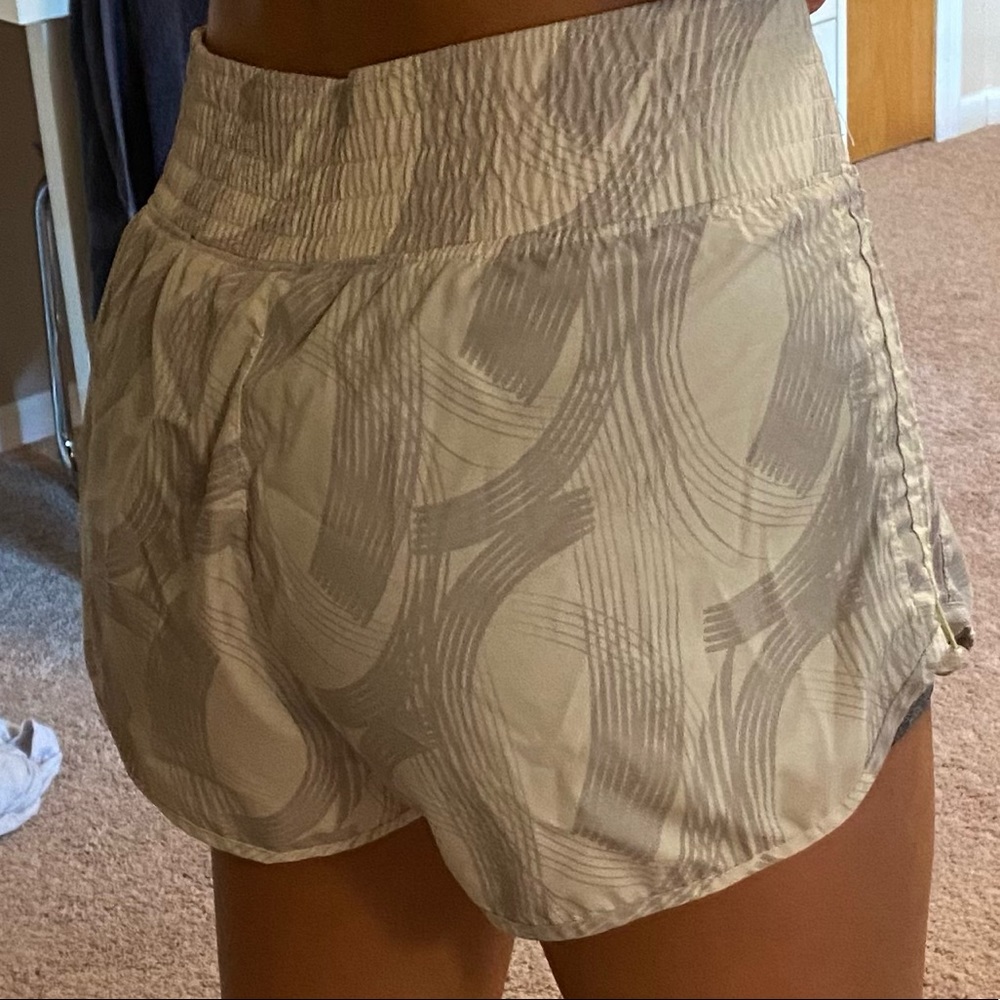 SPORT SHORTS - Picture 2 of 3